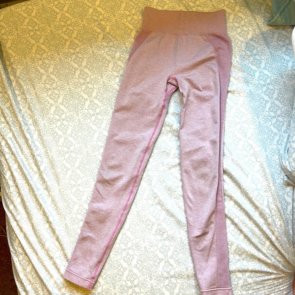 EUC Size Small Light pink GYMSHARK athletic leggings 7/8